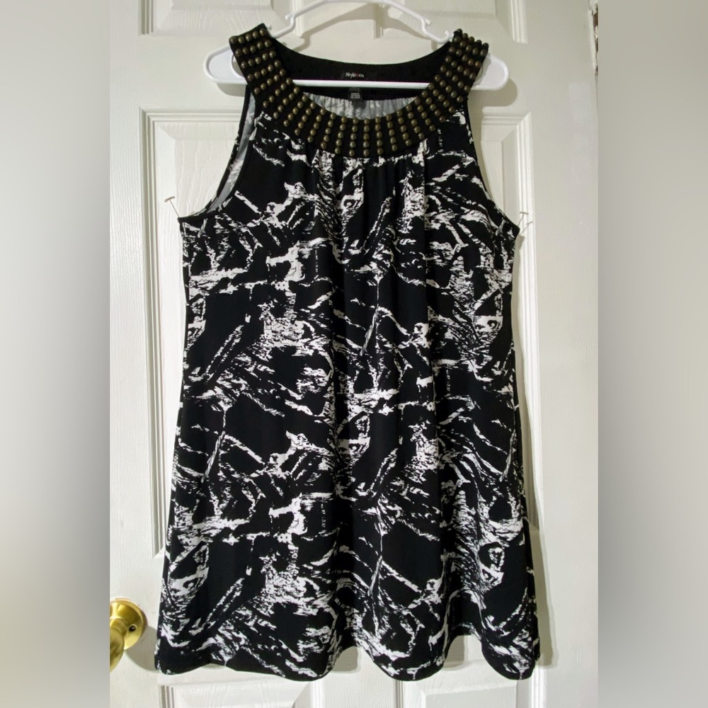 Style & Co. Women’s Beaded Black & White sleeveless top Size Large.NWOT❤️
